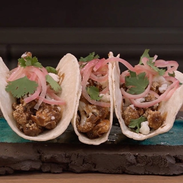 Tacos au chou-fleur et mole Tacos au chou-fleur et mole